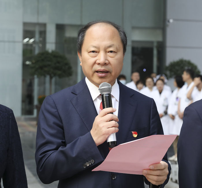 庆祝新中国成立74周年升旗仪式,党政领导单保恩,赵宗茂,李晓玲,赵群